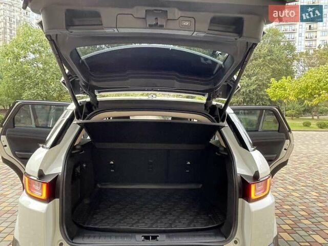 Білий Ленд Ровер Рендж Ровер Евок, об'ємом двигуна 2.18 л та пробігом 60 тис. км за 29700 $, фото 7 на Automoto.ua