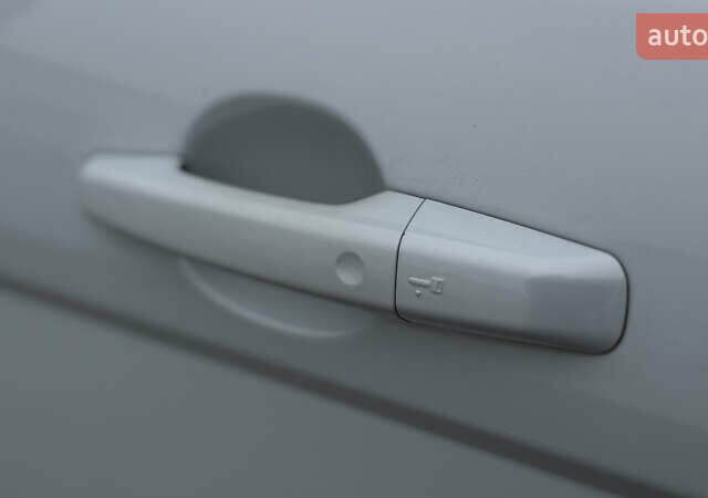 Білий Ленд Ровер Рендж Ровер Евок, об'ємом двигуна 2 л та пробігом 165 тис. км за 15400 $, фото 8 на Automoto.ua