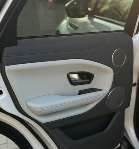 Білий Ленд Ровер Рендж Ровер Евок, об'ємом двигуна 2 л та пробігом 159 тис. км за 18999 $, фото 18 на Automoto.ua