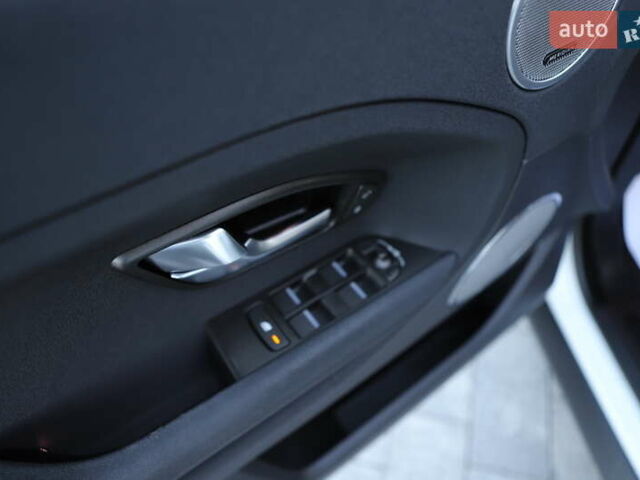 Білий Ленд Ровер Рендж Ровер Евок, об'ємом двигуна 2.2 л та пробігом 94 тис. км за 23899 $, фото 80 на Automoto.ua