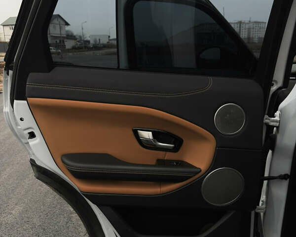 Білий Ленд Ровер Рендж Ровер Евок, об'ємом двигуна 2 л та пробігом 122 тис. км за 26000 $, фото 16 на Automoto.ua