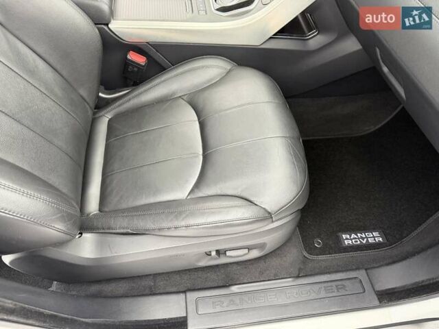 Білий Ленд Ровер Рендж Ровер Евок, об'ємом двигуна 2.18 л та пробігом 83 тис. км за 22500 $, фото 26 на Automoto.ua