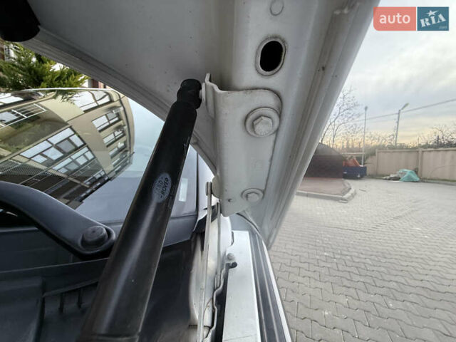 Білий Ленд Ровер Рендж Ровер Евок, об'ємом двигуна 2.18 л та пробігом 185 тис. км за 21000 $, фото 41 на Automoto.ua