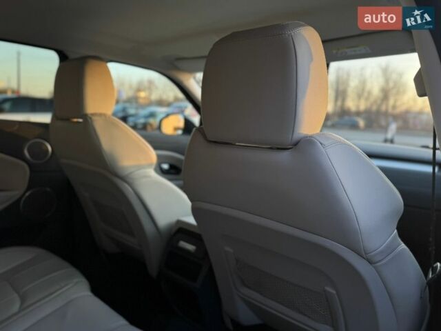 Білий Ленд Ровер Рендж Ровер Евок, об'ємом двигуна 2 л та пробігом 159 тис. км за 18999 $, фото 28 на Automoto.ua