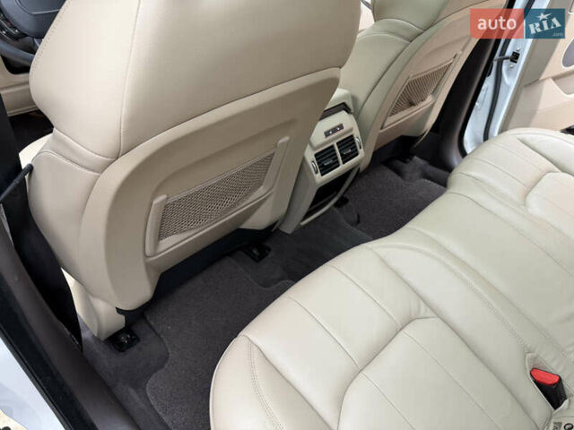 Белый Ленд Ровер Рендж Ровер Эвок, объемом двигателя 2 л и пробегом 56 тыс. км за 21300 $, фото 21 на Automoto.ua