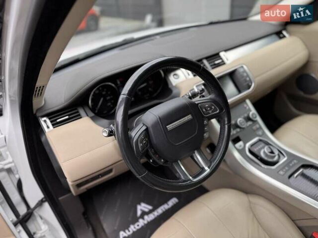 Білий Ленд Ровер Рендж Ровер Евок, об'ємом двигуна 2.18 л та пробігом 97 тис. км за 23900 $, фото 18 на Automoto.ua