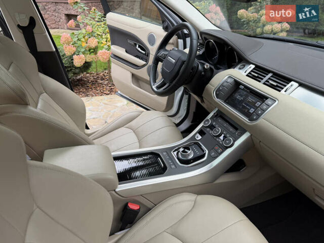 Белый Ленд Ровер Рендж Ровер Эвок, объемом двигателя 2 л и пробегом 56 тыс. км за 21300 $, фото 17 на Automoto.ua