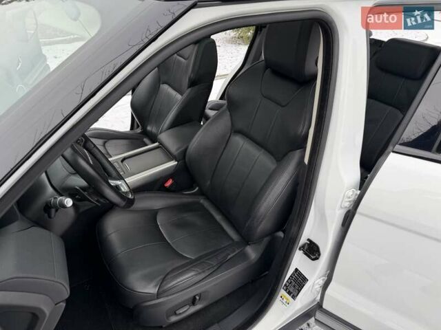 Белый Ленд Ровер Рендж Ровер Эвок, объемом двигателя 2.18 л и пробегом 83 тыс. км за 23000 $, фото 25 на Automoto.ua