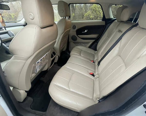 Белый Ленд Ровер Рендж Ровер Эвок, объемом двигателя 2 л и пробегом 220 тыс. км за 18500 $, фото 5 на Automoto.ua