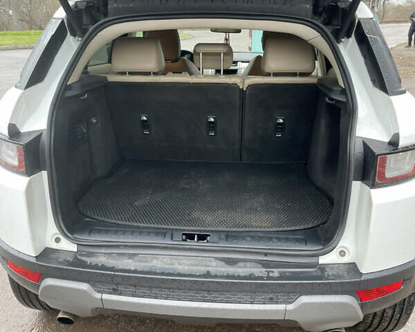 Белый Ленд Ровер Рендж Ровер Эвок, объемом двигателя 2 л и пробегом 220 тыс. км за 18500 $, фото 4 на Automoto.ua