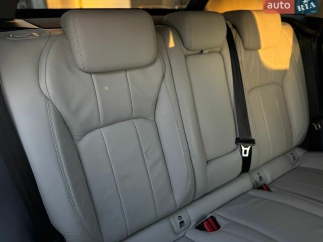 Білий Ленд Ровер Рендж Ровер Евок, об'ємом двигуна 2 л та пробігом 159 тис. км за 18999 $, фото 27 на Automoto.ua