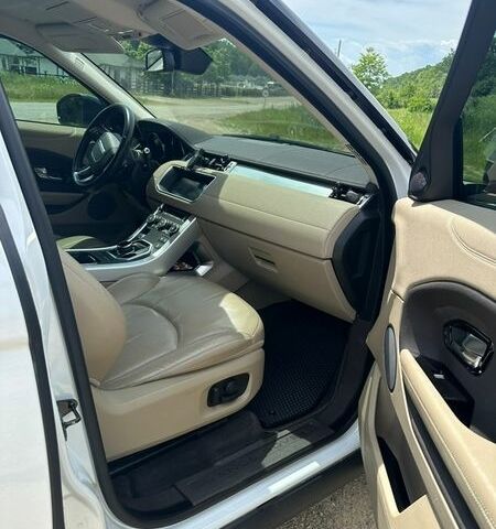 Білий Ленд Ровер Рендж Ровер Евок, об'ємом двигуна 2 л та пробігом 99 тис. км за 24500 $, фото 6 на Automoto.ua