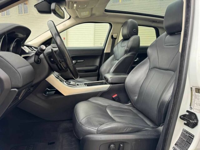 Ленд Ровер Рендж Ровер Эвок 2016 в Киеве на Automoto.ua Белый Ленд Ровер Рендж Ровер Эвок, объемом двигателя 2 л и пробегом 75 тыс. км за 21200 $, фото 10 на Automoto.ua