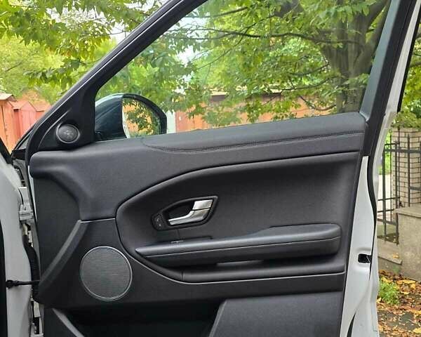 Белый Ленд Ровер Рендж Ровер Эвок, объемом двигателя 2 л и пробегом 127 тыс. км за 19900 $, фото 15 на Automoto.ua