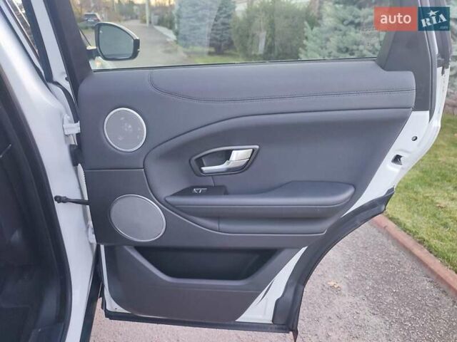 Белый Ленд Ровер Рендж Ровер Эвок, объемом двигателя 2.18 л и пробегом 82 тыс. км за 25300 $, фото 39 на Automoto.ua