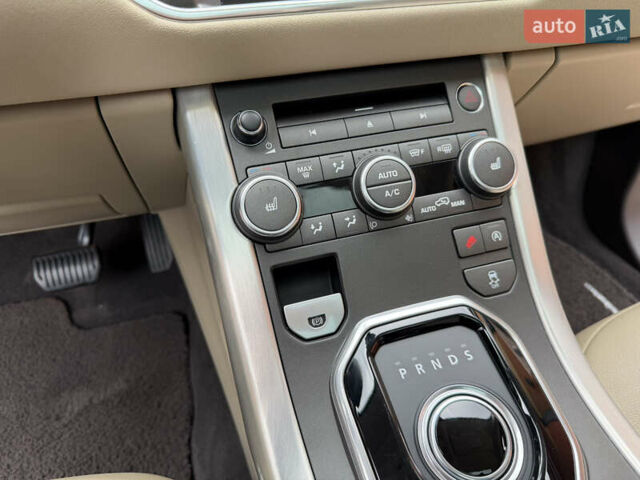 Белый Ленд Ровер Рендж Ровер Эвок, объемом двигателя 2 л и пробегом 56 тыс. км за 21300 $, фото 31 на Automoto.ua