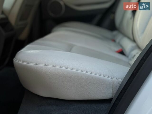 Білий Ленд Ровер Рендж Ровер Евок, об'ємом двигуна 2 л та пробігом 159 тис. км за 18999 $, фото 20 на Automoto.ua