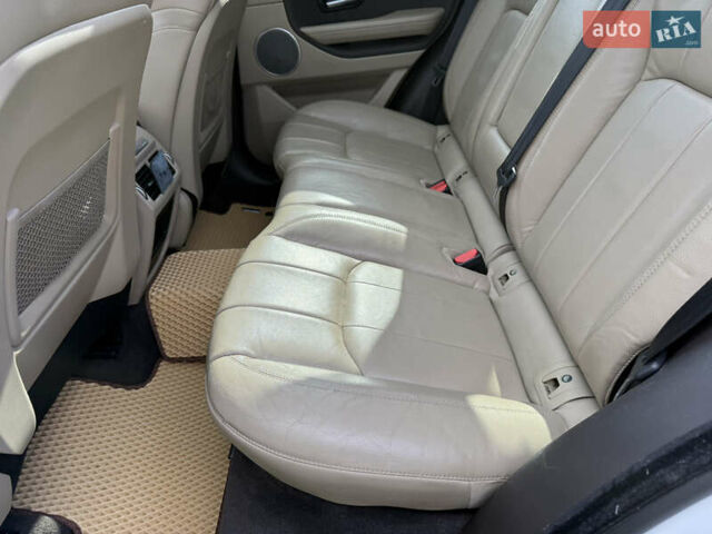 Ленд Ровер Рендж Ровер Евок 2016 у Ладижин на Automoto.ua Білий Ленд Ровер Рендж Ровер Евок, об'ємом двигуна 2 л та пробігом 86 тис. км за 23900 $, фото 46 на Automoto.ua