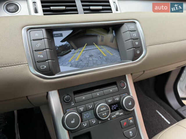 Белый Ленд Ровер Рендж Ровер Эвок, объемом двигателя 2 л и пробегом 56 тыс. км за 21300 $, фото 32 на Automoto.ua