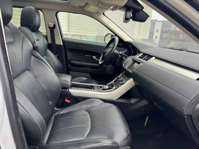 Ленд Ровер Рендж Ровер Эвок 2016 в Киеве на Automoto.ua Белый Ленд Ровер Рендж Ровер Эвок, объемом двигателя 2 л и пробегом 75 тыс. км за 21200 $, фото 8 на Automoto.ua