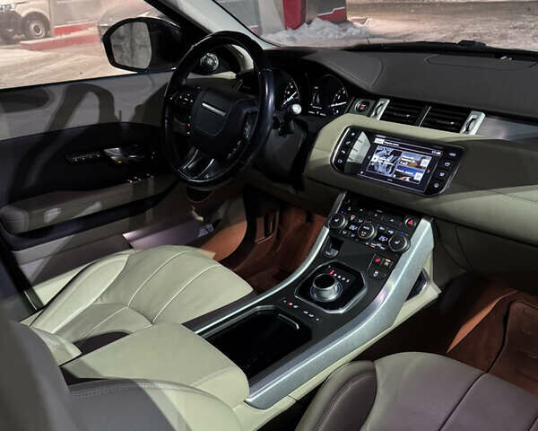 Белый Ленд Ровер Рендж Ровер Эвок, объемом двигателя 2 л и пробегом 116 тыс. км за 21408 $, фото 4 на Automoto.ua