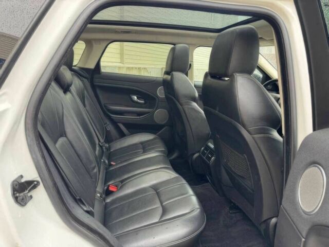 Ленд Ровер Рендж Ровер Эвок 2016 в Киеве на Automoto.ua Белый Ленд Ровер Рендж Ровер Эвок, объемом двигателя 2 л и пробегом 75 тыс. км за 21200 $, фото 11 на Automoto.ua