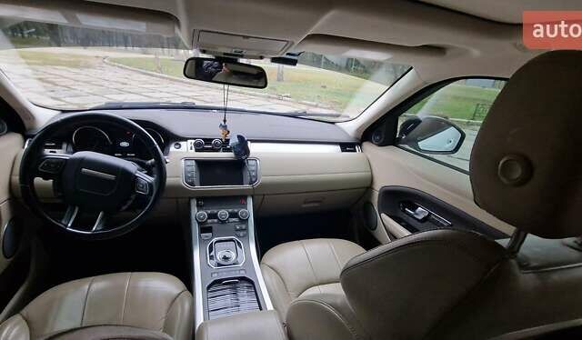 Белый Ленд Ровер Рендж Ровер Эвок, объемом двигателя 2 л и пробегом 86 тыс. км за 26200 $, фото 2 на Automoto.ua