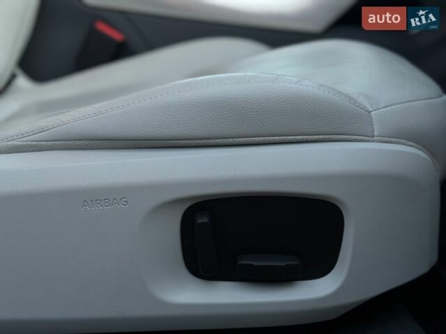 Білий Ленд Ровер Рендж Ровер Евок, об'ємом двигуна 2 л та пробігом 159 тис. км за 18999 $, фото 31 на Automoto.ua