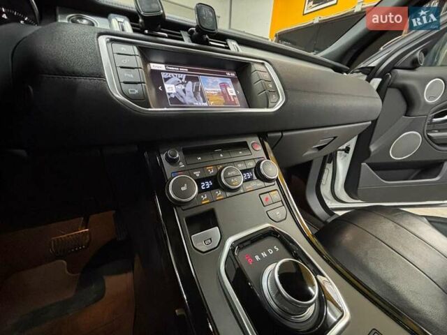 Білий Ленд Ровер Рендж Ровер Евок, об'ємом двигуна 2 л та пробігом 120 тис. км за 23200 $, фото 18 на Automoto.ua