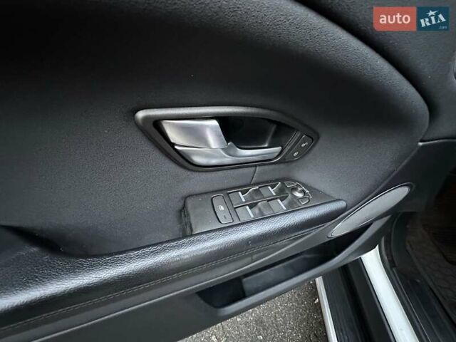 Білий Ленд Ровер Рендж Ровер Евок, об'ємом двигуна 2 л та пробігом 88 тис. км за 19999 $, фото 18 на Automoto.ua