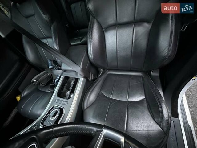 Білий Ленд Ровер Рендж Ровер Евок, об'ємом двигуна 2 л та пробігом 88 тис. км за 19999 $, фото 13 на Automoto.ua