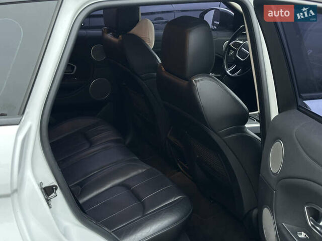 Белый Ленд Ровер Рендж Ровер Эвок, объемом двигателя 2 л и пробегом 130 тыс. км за 21900 $, фото 16 на Automoto.ua