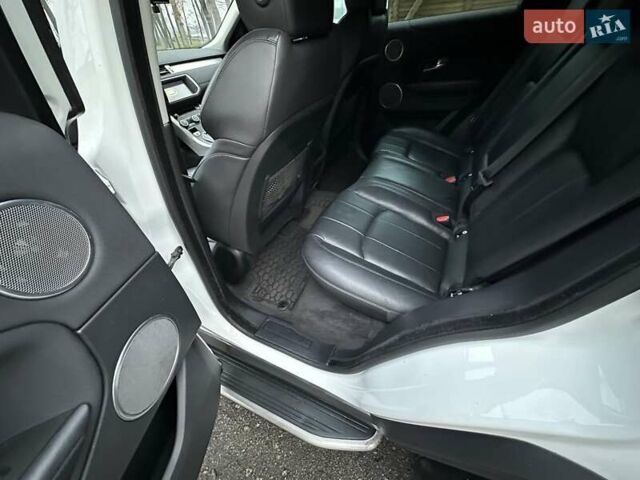 Білий Ленд Ровер Рендж Ровер Евок, об'ємом двигуна 2 л та пробігом 88 тис. км за 19999 $, фото 17 на Automoto.ua