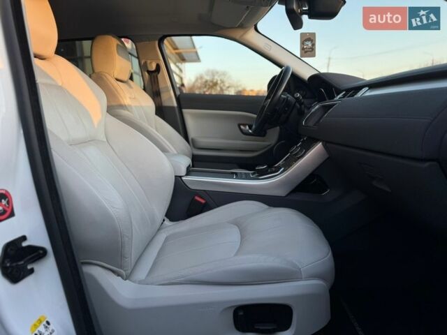 Білий Ленд Ровер Рендж Ровер Евок, об'ємом двигуна 2 л та пробігом 159 тис. км за 18999 $, фото 30 на Automoto.ua