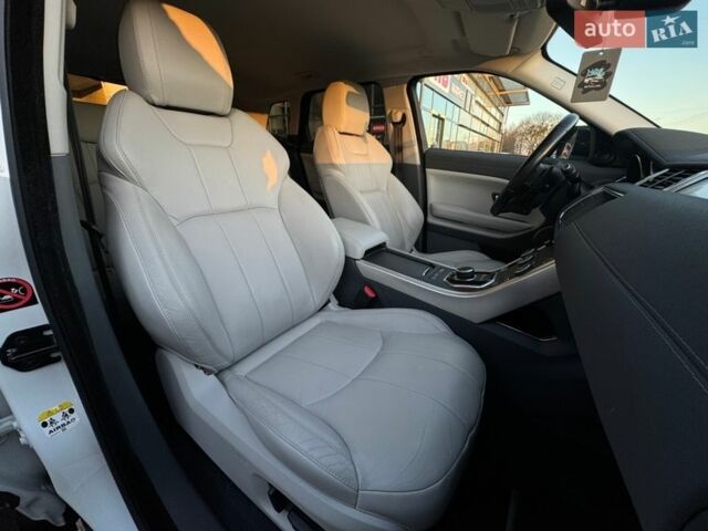 Білий Ленд Ровер Рендж Ровер Евок, об'ємом двигуна 2 л та пробігом 159 тис. км за 18999 $, фото 33 на Automoto.ua