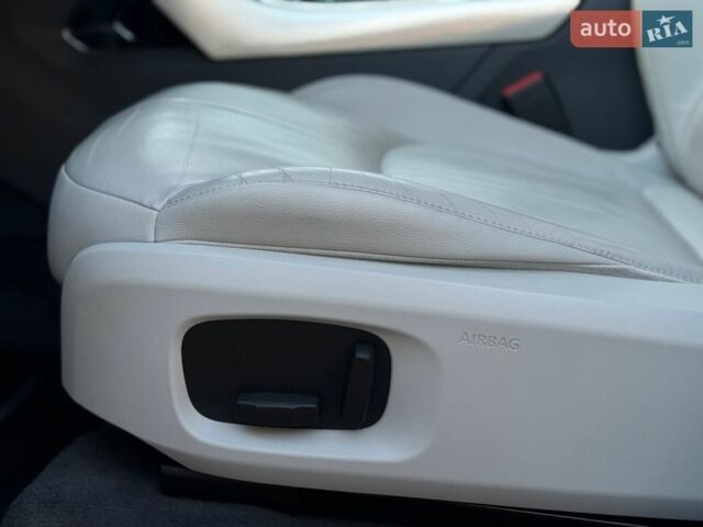 Білий Ленд Ровер Рендж Ровер Евок, об'ємом двигуна 2 л та пробігом 159 тис. км за 18999 $, фото 12 на Automoto.ua