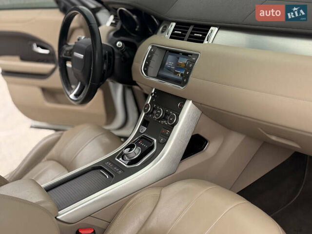 Білий Ленд Ровер Рендж Ровер Евок, об'ємом двигуна 2 л та пробігом 68 тис. км за 20990 $, фото 25 на Automoto.ua