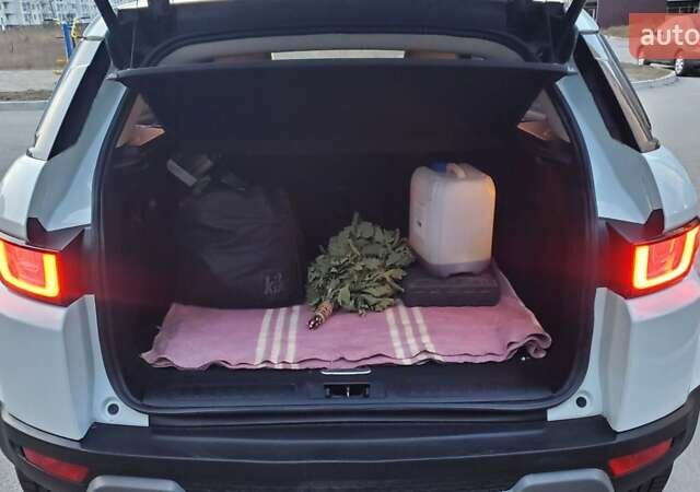 Белый Ленд Ровер Рендж Ровер Эвок, объемом двигателя 2 л и пробегом 129 тыс. км за 21900 $, фото 16 на Automoto.ua