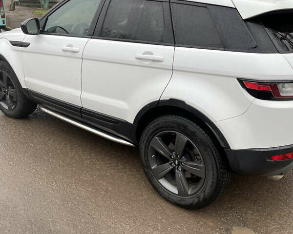 Белый Ленд Ровер Рендж Ровер Эвок, объемом двигателя 2 л и пробегом 220 тыс. км за 18500 $, фото 3 на Automoto.ua