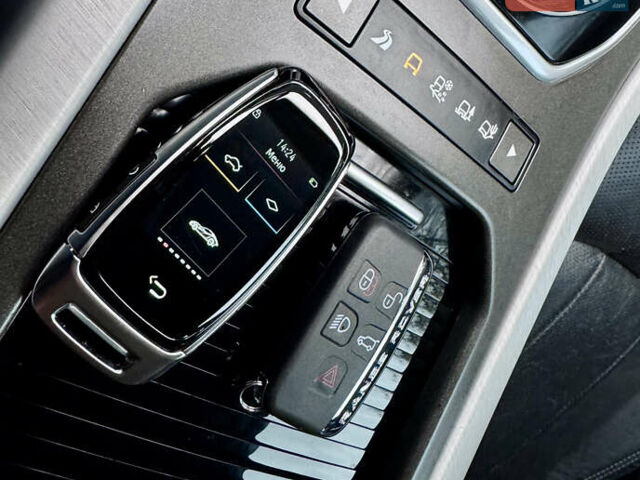 Белый Ленд Ровер Рендж Ровер Эвок, объемом двигателя 2 л и пробегом 179 тыс. км за 24700 $, фото 35 на Automoto.ua