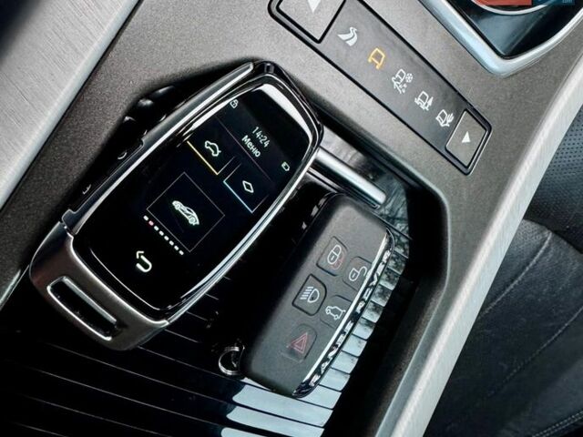 Белый Ленд Ровер Рендж Ровер Эвок, объемом двигателя 2 л и пробегом 184 тыс. км за 22500 $, фото 20 на Automoto.ua