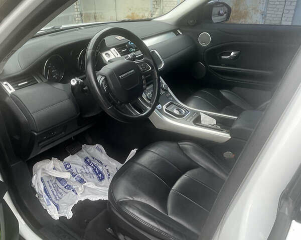 Білий Ленд Ровер Рендж Ровер Евок, об'ємом двигуна 2 л та пробігом 114 тис. км за 25000 $, фото 17 на Automoto.ua