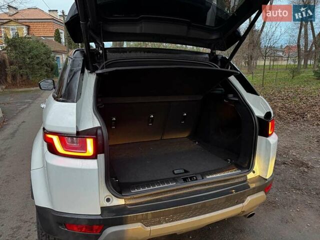 Білий Ленд Ровер Рендж Ровер Евок, об'ємом двигуна 2 л та пробігом 121 тис. км за 20240 $, фото 31 на Automoto.ua