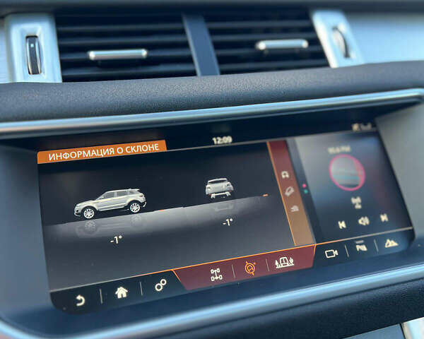 Білий Ленд Ровер Рендж Ровер Евок, об'ємом двигуна 2 л та пробігом 80 тис. км за 22900 $, фото 10 на Automoto.ua