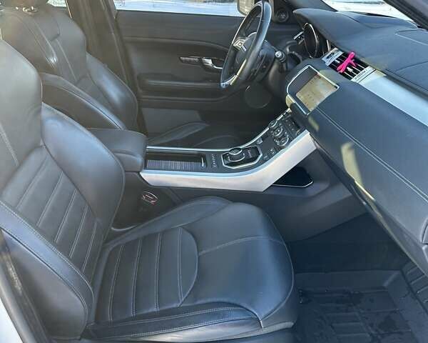 Білий Ленд Ровер Рендж Ровер Евок, об'ємом двигуна 2 л та пробігом 158 тис. км за 24000 $, фото 16 на Automoto.ua