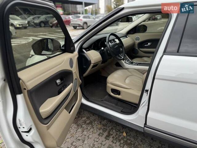 Белый Ленд Ровер Рендж Ровер Эвок, объемом двигателя 2 л и пробегом 59 тыс. км за 26500 $, фото 1 на Automoto.ua