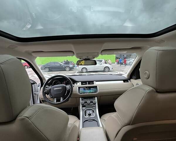 Белый Ленд Ровер Рендж Ровер Эвок, объемом двигателя 2 л и пробегом 59 тыс. км за 26500 $, фото 6 на Automoto.ua