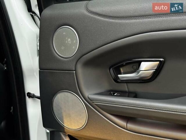 Білий Ленд Ровер Рендж Ровер Евок, об'ємом двигуна 2 л та пробігом 121 тис. км за 20240 $, фото 35 на Automoto.ua