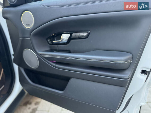 Белый Ленд Ровер Рендж Ровер Эвок, объемом двигателя 2 л и пробегом 117 тыс. км за 25250 $, фото 40 на Automoto.ua