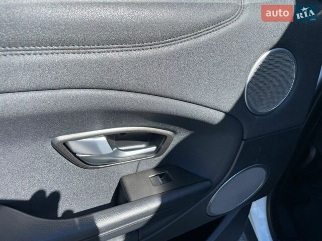 Белый Ленд Ровер Рендж Ровер Эвок, объемом двигателя 0 л и пробегом 180 тыс. км за 18500 $, фото 18 на Automoto.ua